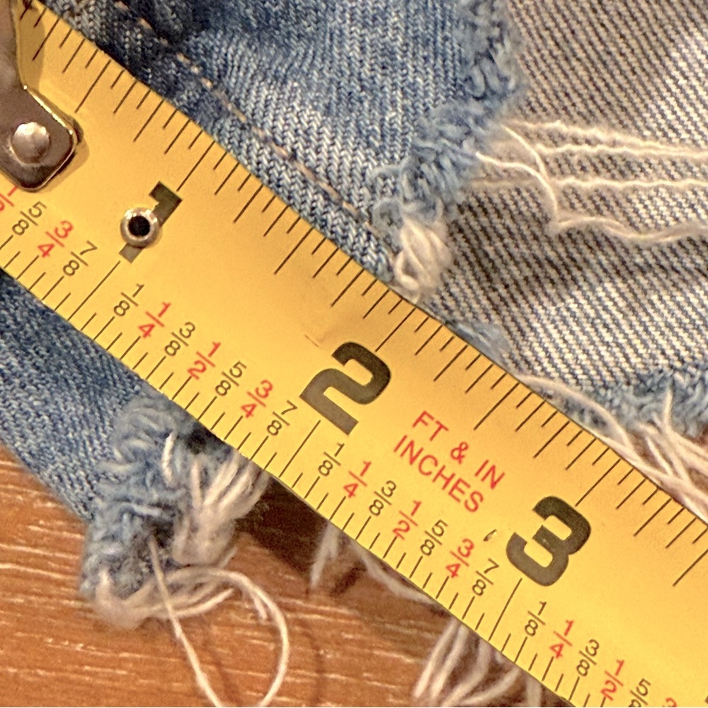 BDG Urban Outfitters Girlfriend Short High Rise Lt Wash Denim Frayed Hem Sz 28 - Picture 7 of 8